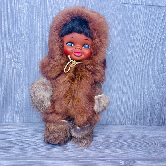 Vintage indigenous  Alaskan Doll with rabbit Fur & Leather outfit decoration - Picture 3 of 9